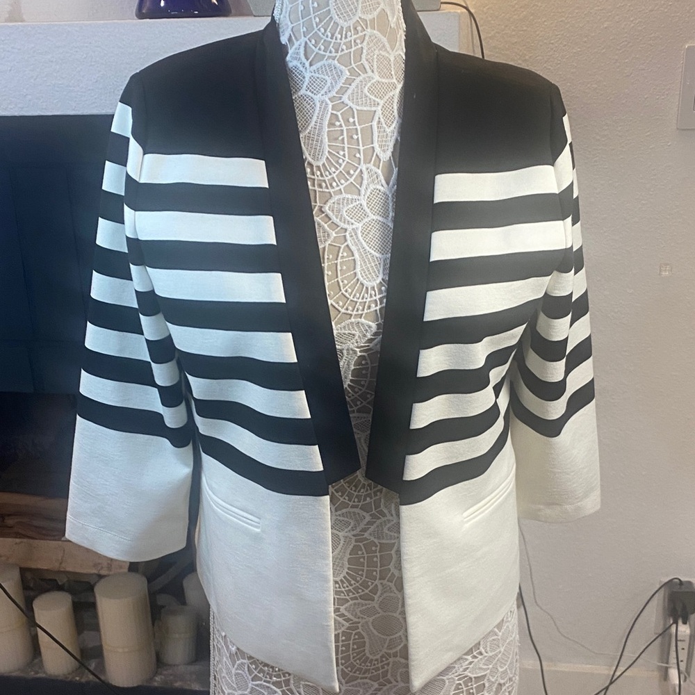 Amanda & Chelsea 14 petite Black and White Striped Blazer